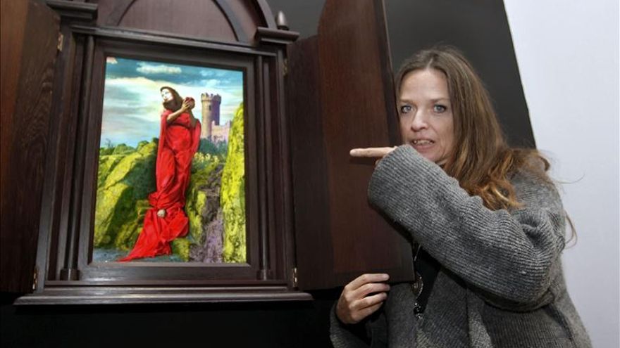 Ouka Leele dice que pintar una fotografía es "un trabajo de monje cisterciense"