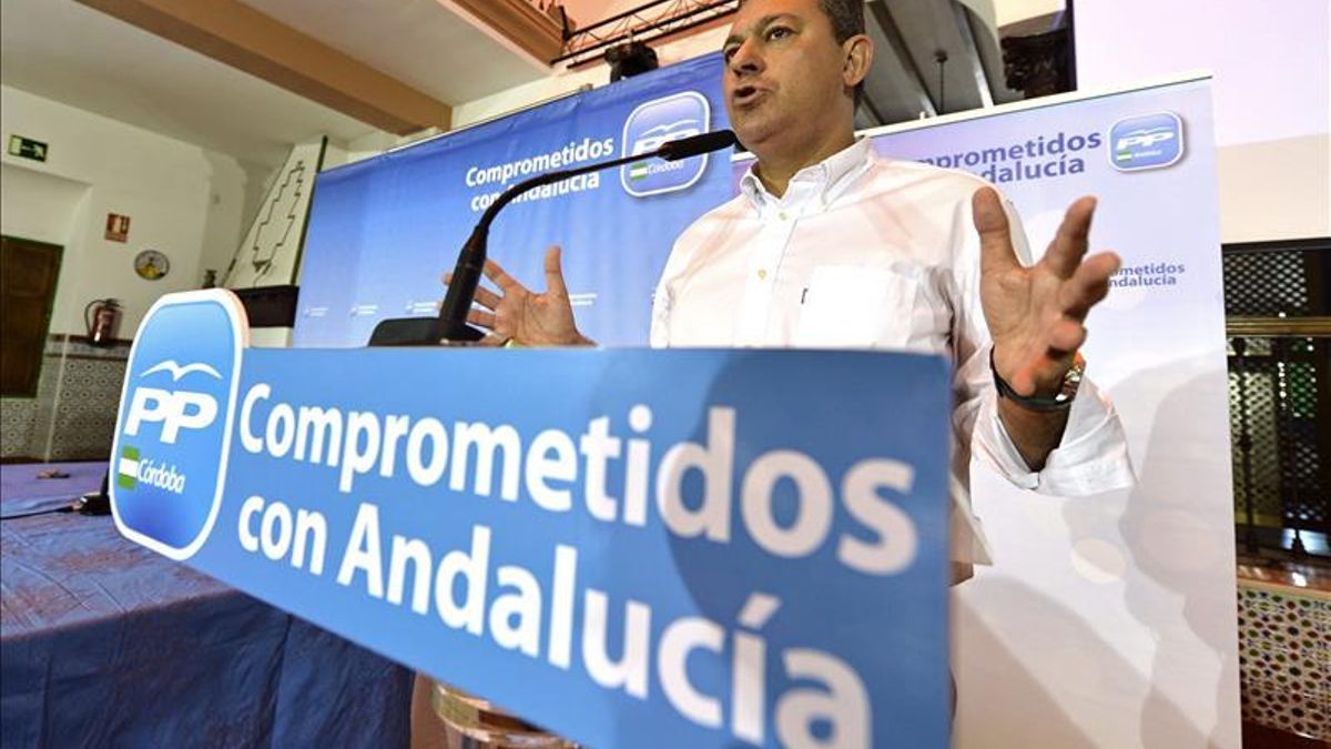 Sanz se retira de la carrera sucesoria en el PP andaluz y respalda a Moreno
