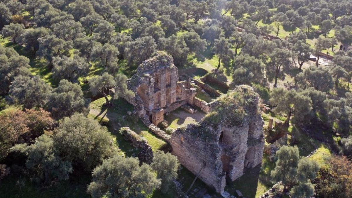 La escalinata monumental de Nisa reaparece bajo tierra: era la entrada a una de las bibliotecas más célebres del Imperio romano