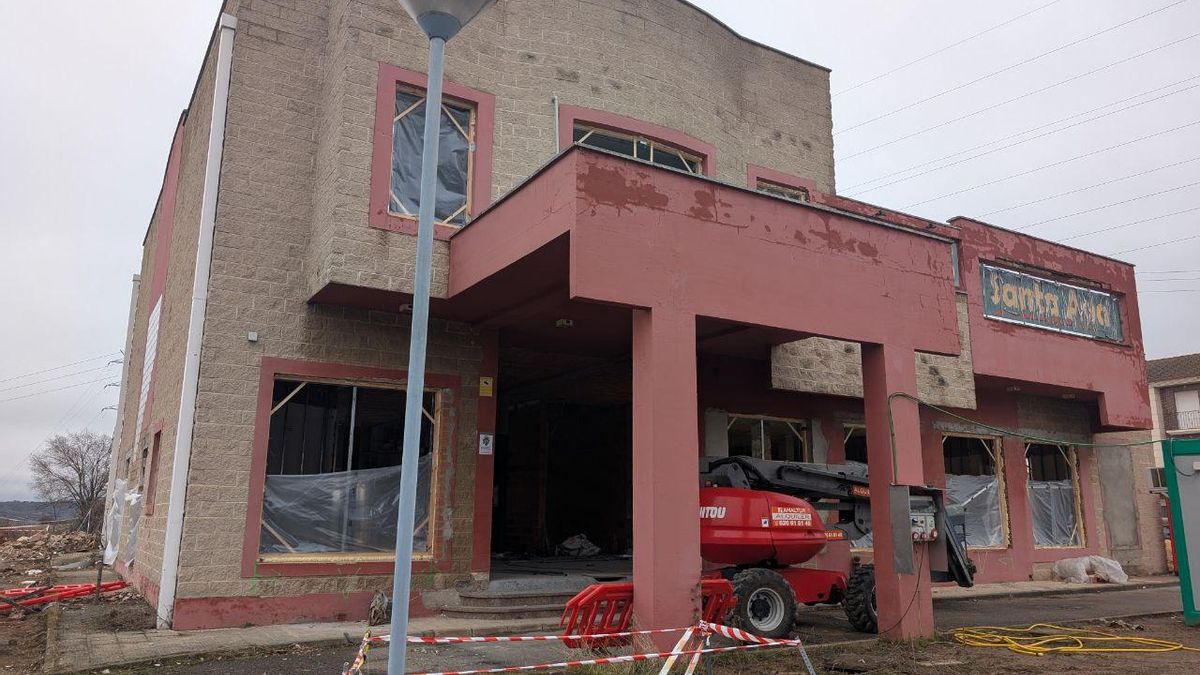 Nuevo tanatorio en Navatejera en construcción