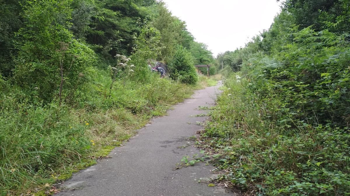 Los 187 baches que separan cualquier parte de ‘Casa Dios’ en el rural asturiano