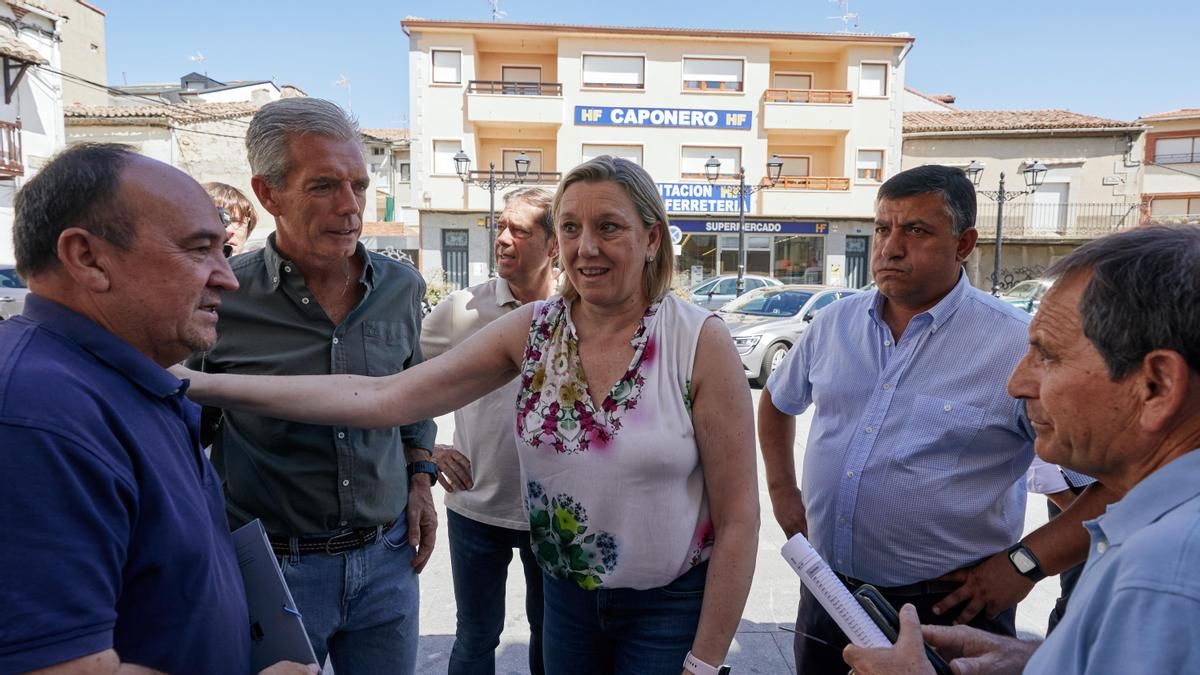 La Junta de Castilla y León inicia con los alcaldes la recuperación tras el incendio de Ávila