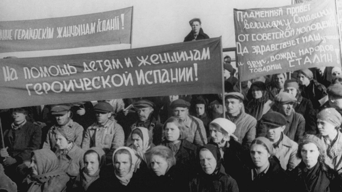 Manifestación de solidaridad del pueblo soviético con los combatientes republicanos españoles