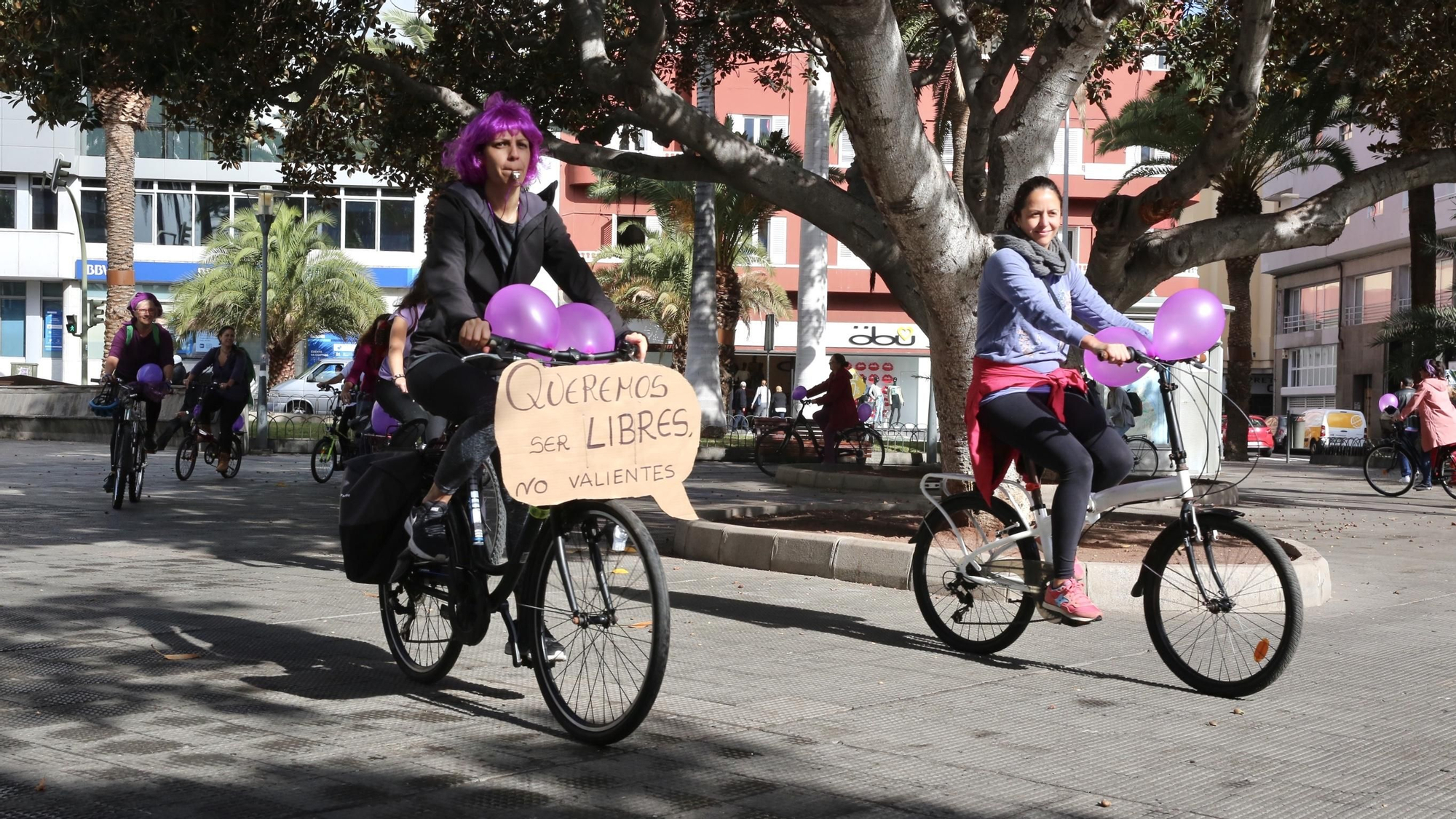 Bicipiquete feminista en Las Palmas de Gran Canaria. (ALEJANDRO RAMOS)