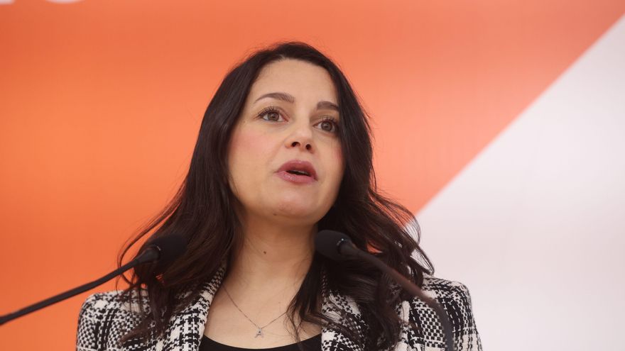 Inés Arrimadas en rueda de prensa de balance del año 2021.