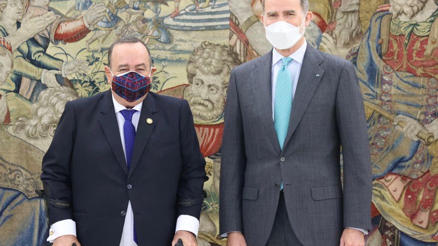 Felipe VI se reúne con el presidente de Guatamela durante su visita a España