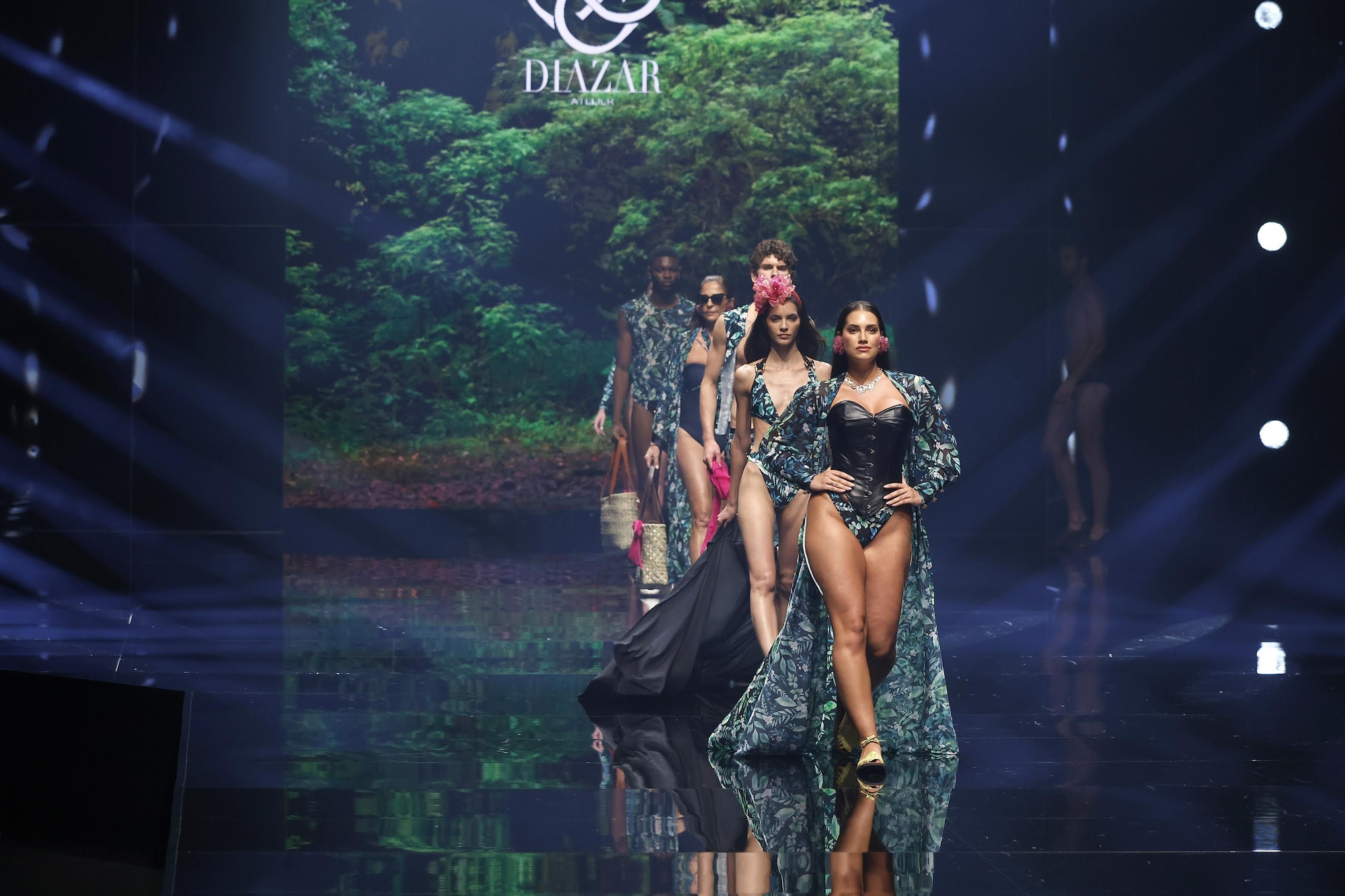 Diazar Atelier vuelve a la Gran Canaria Swim Week 2025 con ‘Laureae’.