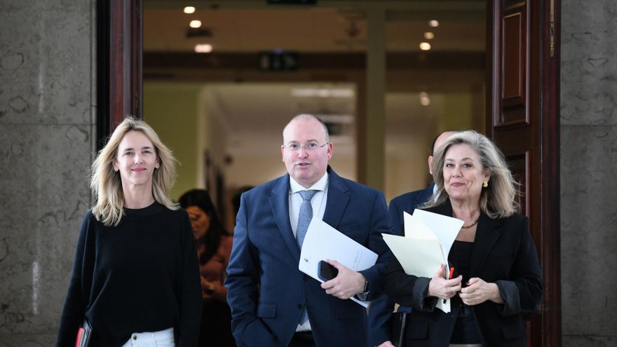La diputada del PP Cayetana Álvarez de Toledo y el portavoz del PP en el Congreso, Miguel Tellado, a su llegada a una reunión de la Junta de Portavoces, en el Congreso de los Diputados, a 4 de febrero de 2025, en Madrid (España).