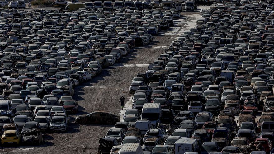 Vista aérea de un desguace de vehículos