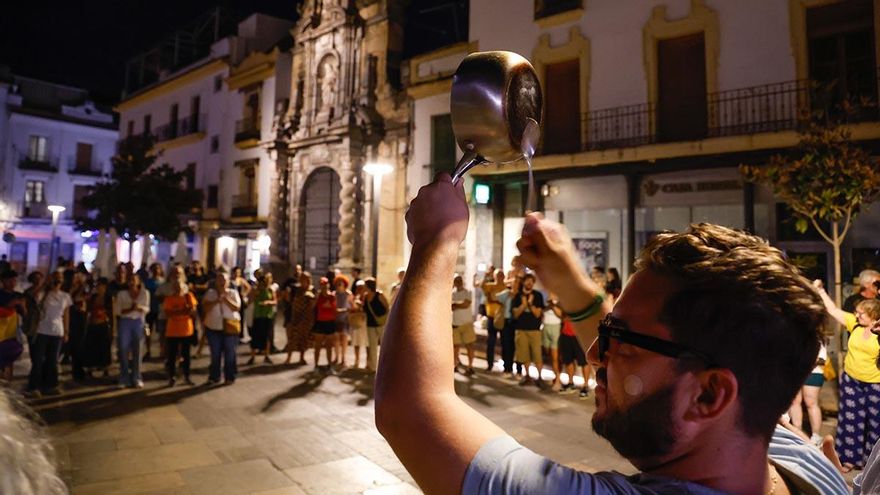 Una cacerolada pide en Córdoba el apoyo a los decretos de vivienda