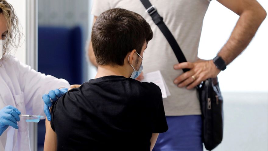 Extremadura retrasa la dosis adicional para las personas inmunodeprimidas