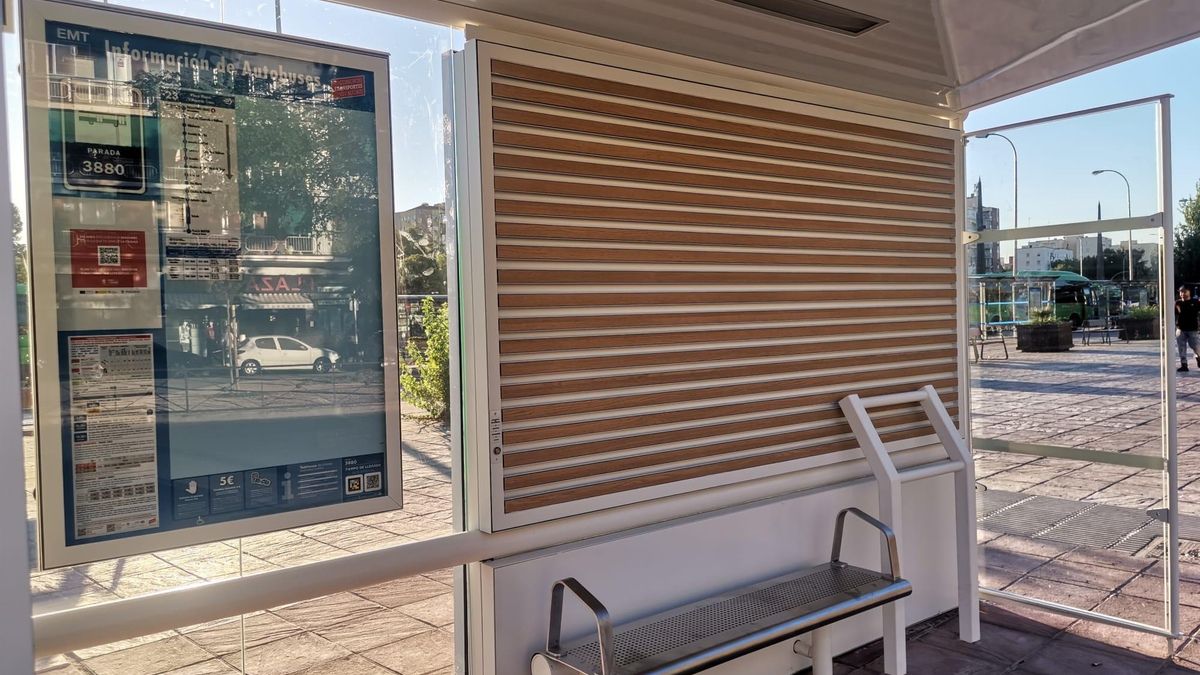 Dispositivo de enfriamiento instalado en una de las marquesinas de Villaverde Cruce