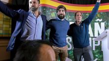 Santiago Abascal, junto al responsable de comunicación de Vox y también diputado Manuel Mariscal