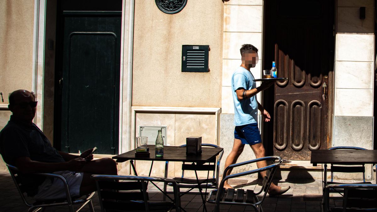 Las temporadas de verano en la isla duran de 4 a 5 meses y el resto del año los bares y cafeterías cierran, profundizando el modelo estacional