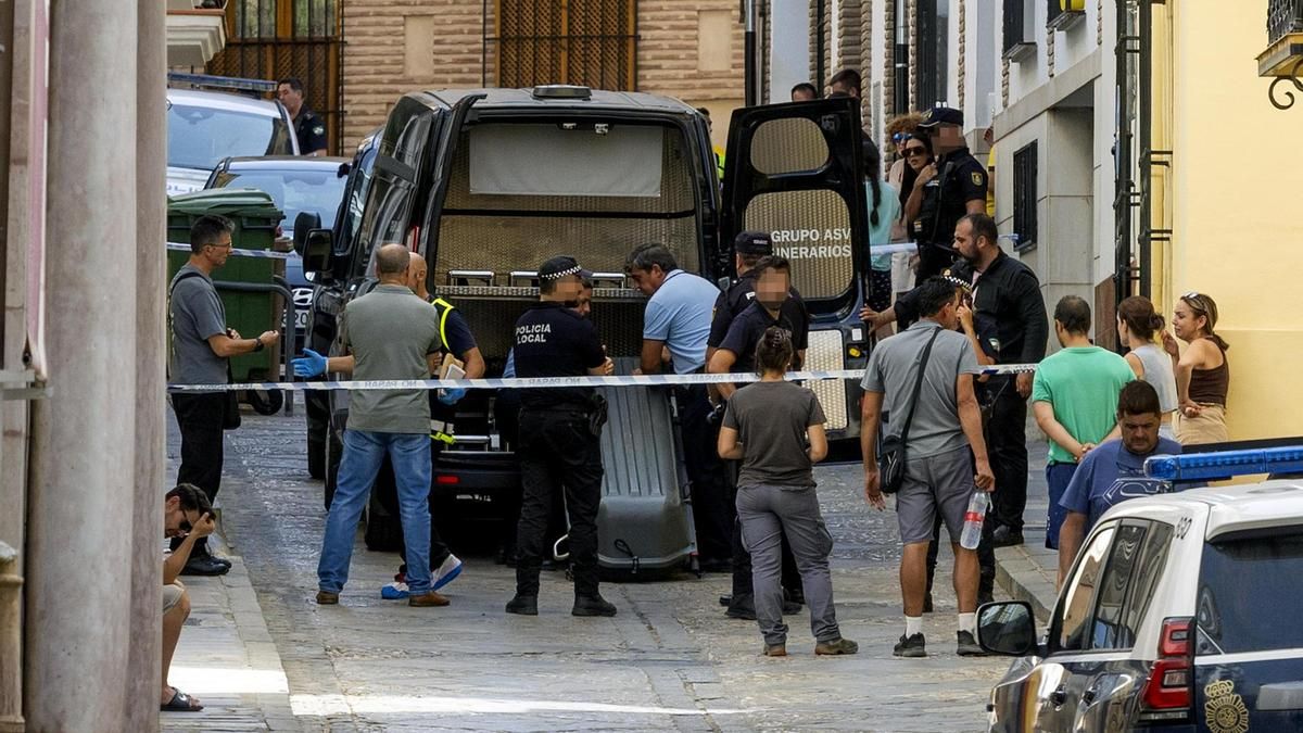 La Policía Nacional investiga el asesinato a puñaladas de una mujer en una vivienda de Antequera