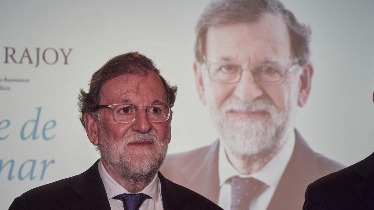 Rajoy vuelve a sus crónicas de fútbol para consolarnos: "Lo que de verdad importa es meter más goles que el rival"