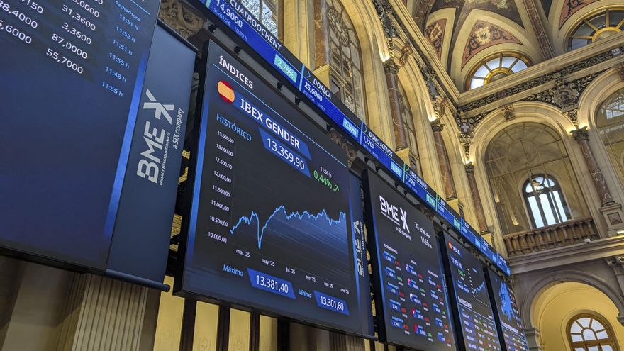 El IBEX 35 supera por primera vez los 18.000 puntos tras el desplome de los precios del oro y la plata