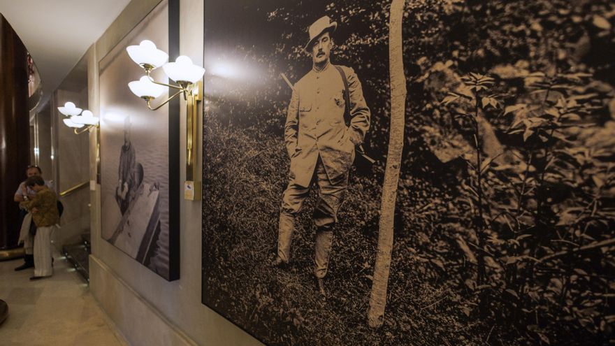 La faceta inédita y sorprendente del Puccini fotógrafo se exhibe en el Teatro Real