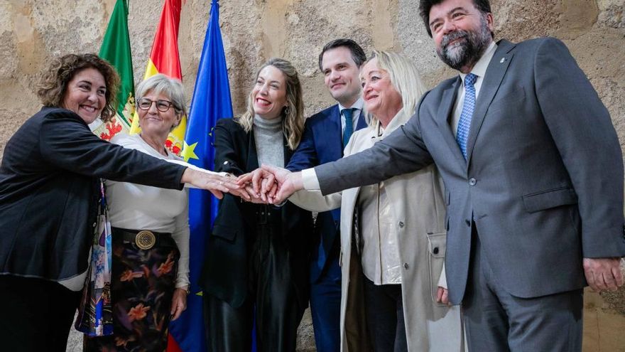 Junta, sindicatos y patronal incluyen un plan de infraestructuras en el acuerdo por el diálogo social en Extremadura