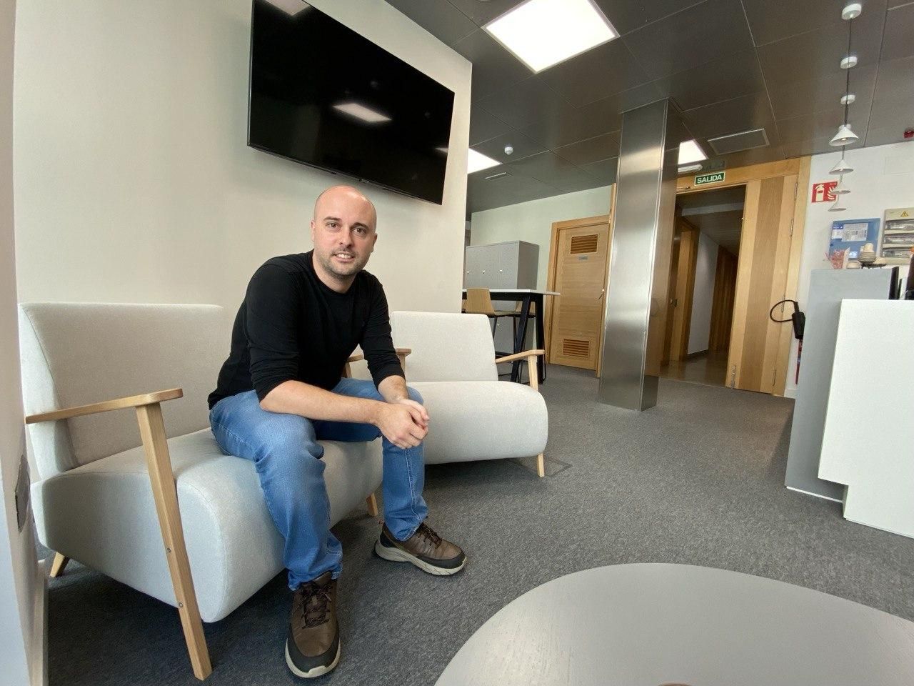 Israel Ruiz (IU), en la Redacción de elDiario.es Cantabria.