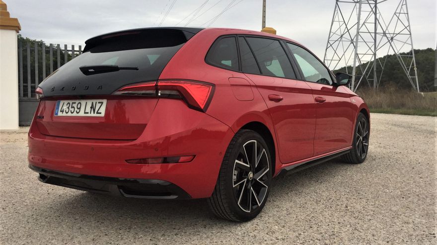 El acabado Monte Carlo del Skoda Scala se distingue por llevar numerosas partes de la carrocería pintadas en color negro.