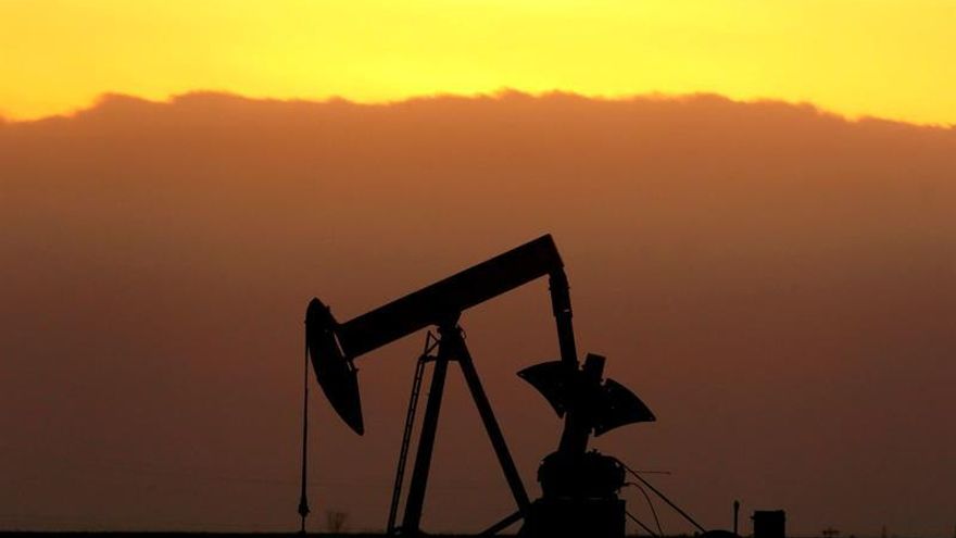 El petróleo de Texas abre con un descenso del 1,29 por ciento, hasta los 52,04 dólares el barril