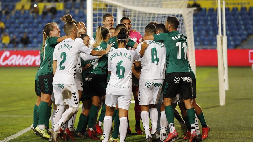 El fútbol canario se vuelca con La Palma