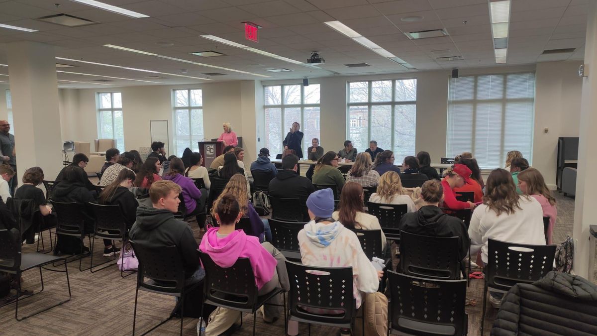 Medio millar de personas asiste al simposio sobre la obra de Antonio Pereira en Kentucky.