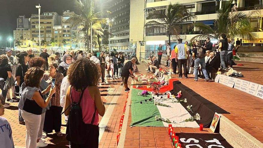 Vigilia en Las Canteras por Gaza.
