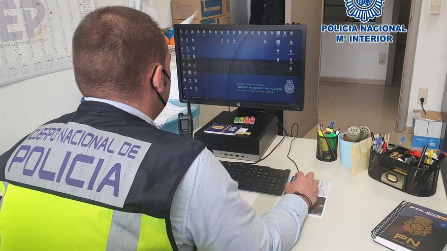 Detenidos un recepcionista de hotel y otras dos personas por robar 200 euros de una habitación