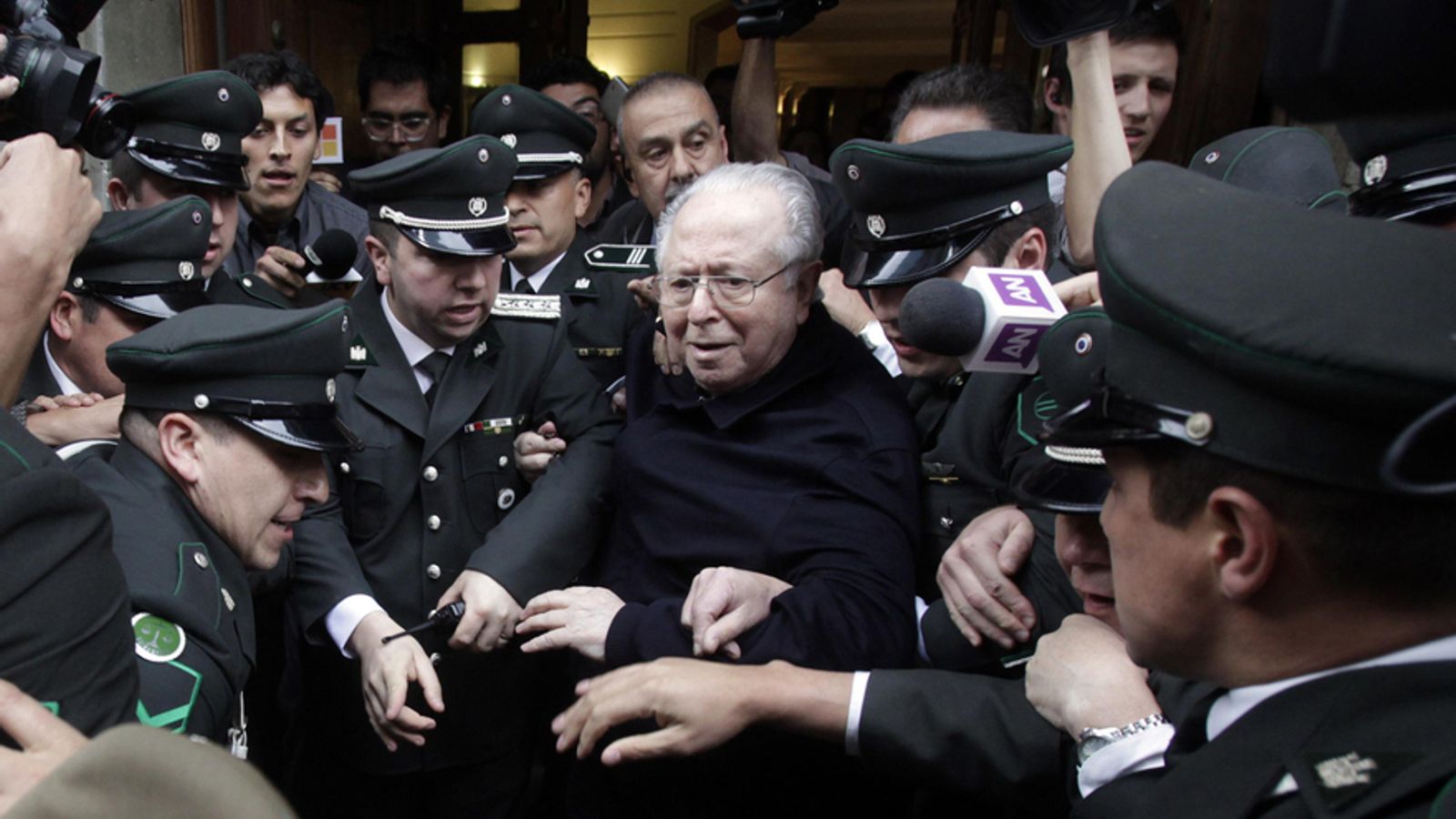 El expárroco chileno Fernando Karadima, considerado culpable de abusos por la justicia civil y la canónica / EFE