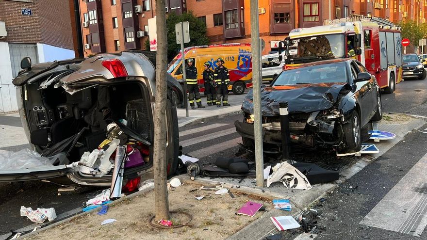 Un aparatoso accidente en Usera se salda sin heridos graves