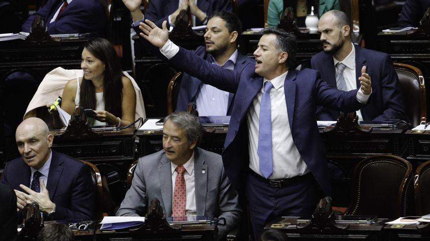 Audios filtrados de Menem, el megáfono de Pagano y el "pico" de Almirón convirtieron la votación por el FMI en una anarquía libertaria