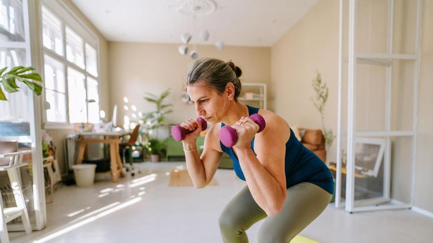 Alternativas al gimnasio: cómo incorporar el ejercicio de fuerza a tu vida si las máquinas no son para ti