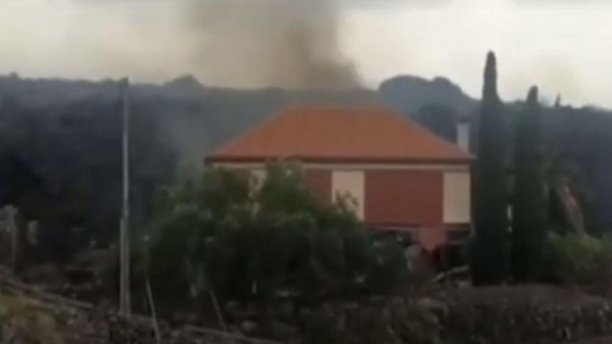 Desalojos y viviendas sepultadas por el volcán: las primeras horas de la erupción en La Palma
