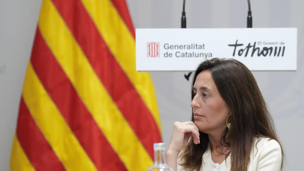 La Generalitat destituye a la secretaria general de Educación y anuncia tres expedientes disciplinarios por los errores en las pruebas PISA