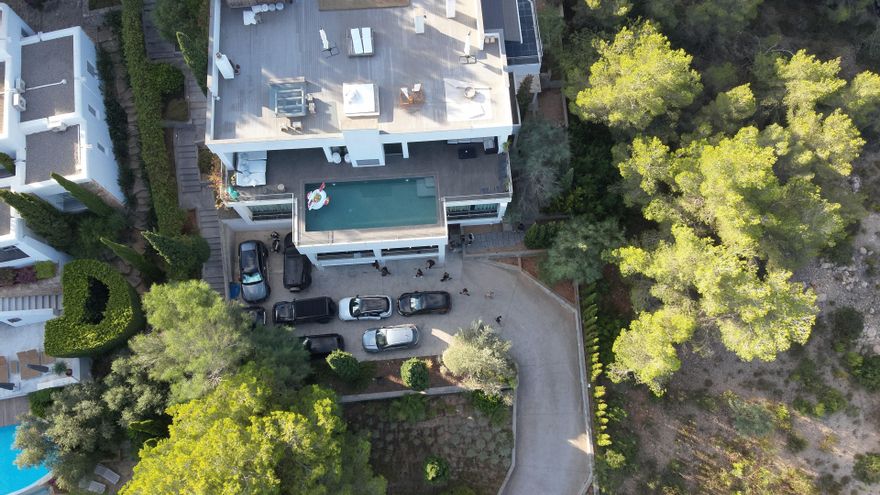 Detectives infiltrados contra fiestas ilegales en villas privadas de Ibiza: así detectaban a las “mafias” organizadoras