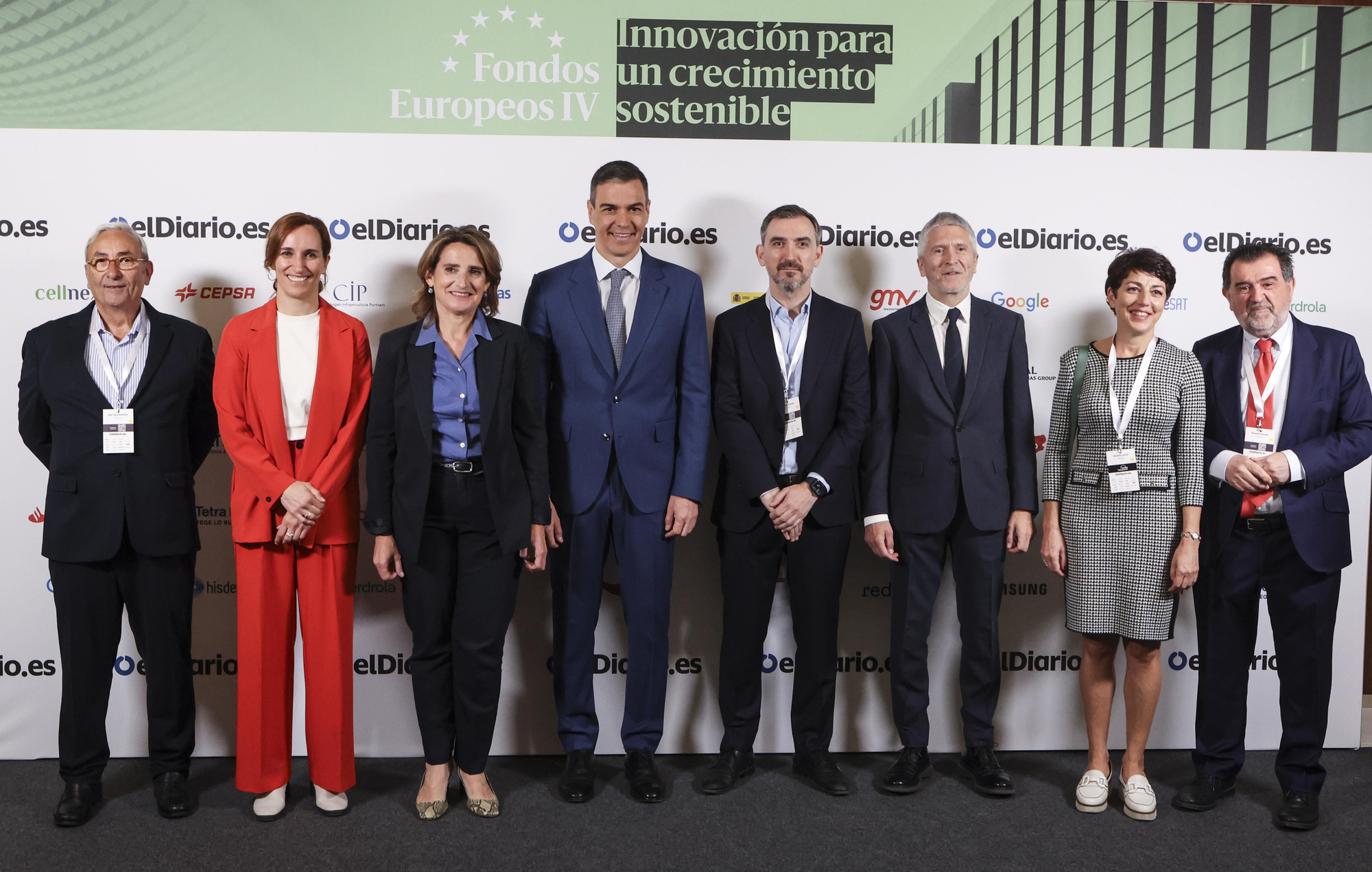 José Sanclemente, presidente de elDiario.es; Mónica García, ministra Sanidad; Teresa Ribera, vicepresidenta tercera del Gobierno y ministra para la Transición Ecológica y el Reto Demográfico; Pedro Sánchez, presidente del Gobierno; Ignacio Escolar, director elDiario.es; Fernando Grande-Marlaska Gómez, ministro del Interior; Rosalía Lloret, CEO de elDiario.es; Arsenio Escolar, director de Relaciones Institucionales de elDiario.es