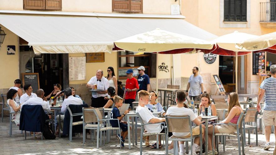 Las olas de calor facilitan los apagones recurrentes en los negocios en plena temporada turística en Balears