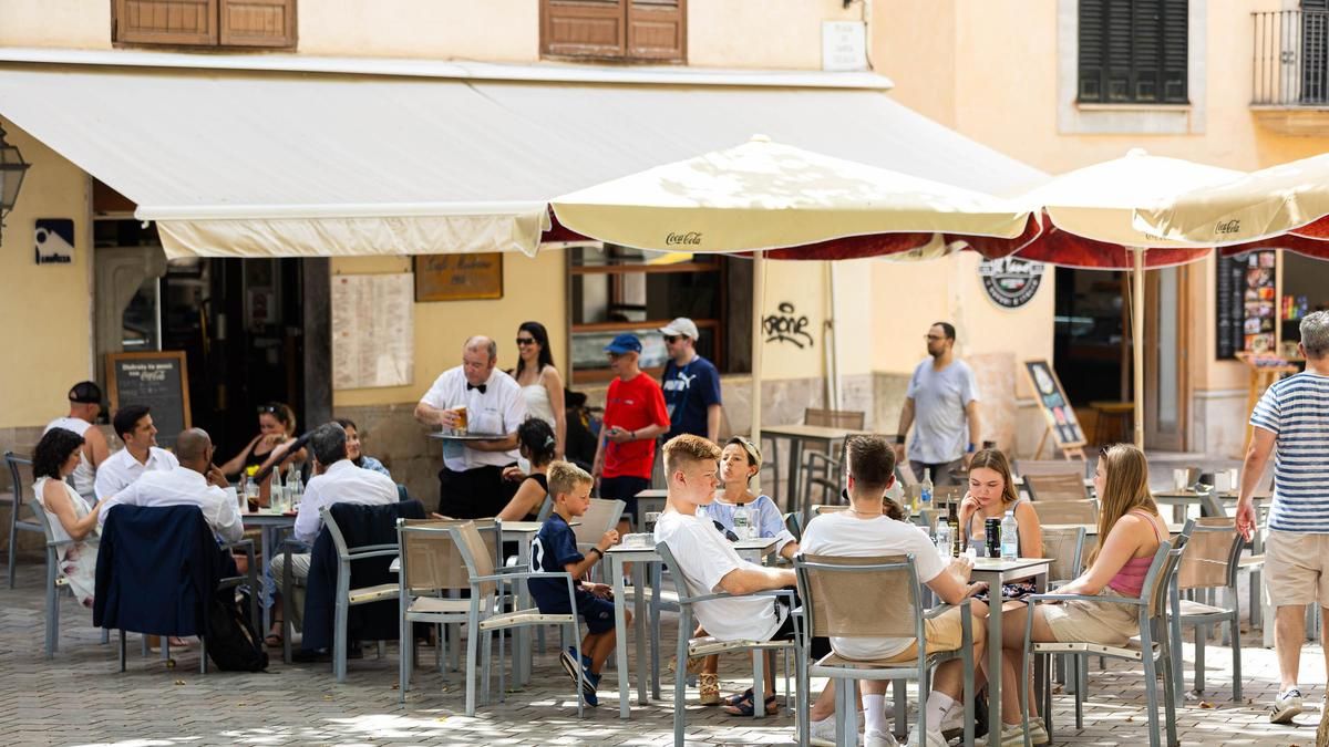 Las olas de calor facilitan los apagones recurrentes en los negocios en plena temporada turística en Balears