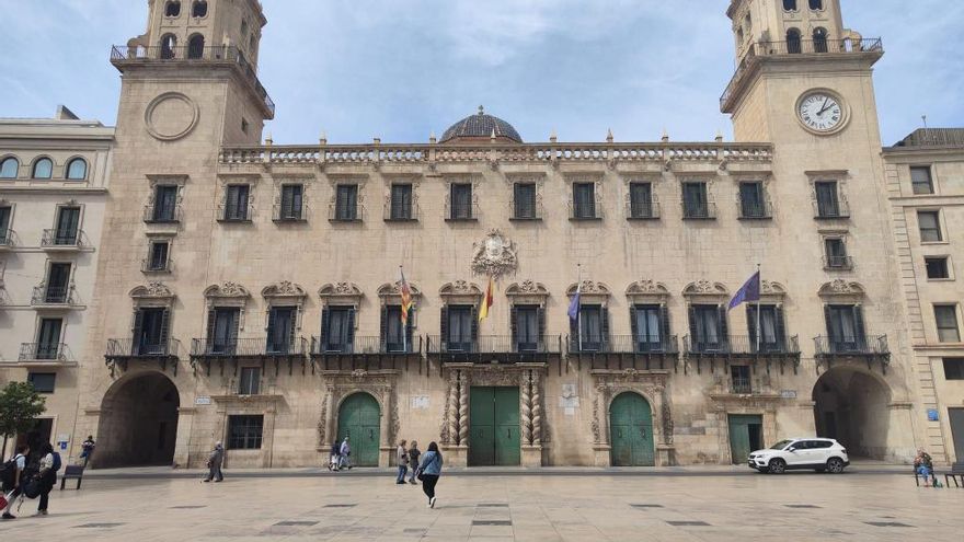 Una alto cargo del Ayuntamiento de Alicante dimite por el escándalo del reparto de viviendas protegidas