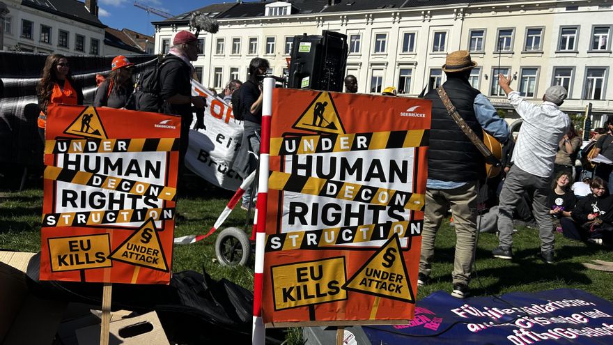 La Eurocámara avala el pacto migratorio que permitirá a los países de la UE pagar para rechazar refugiados