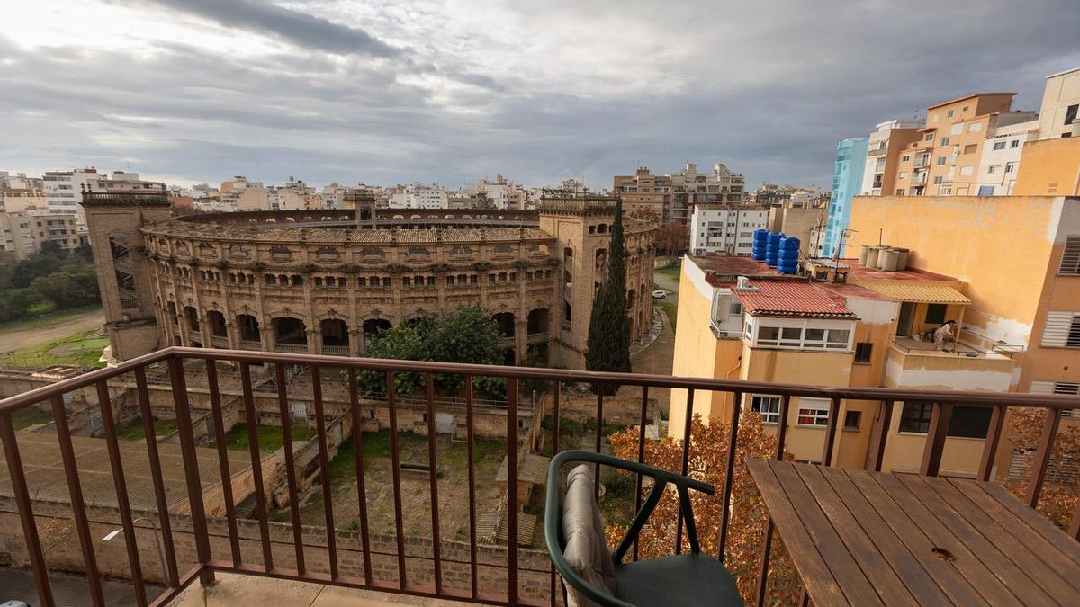 Perspectiva de la plaza de toros de Palma desde una séptima planta.