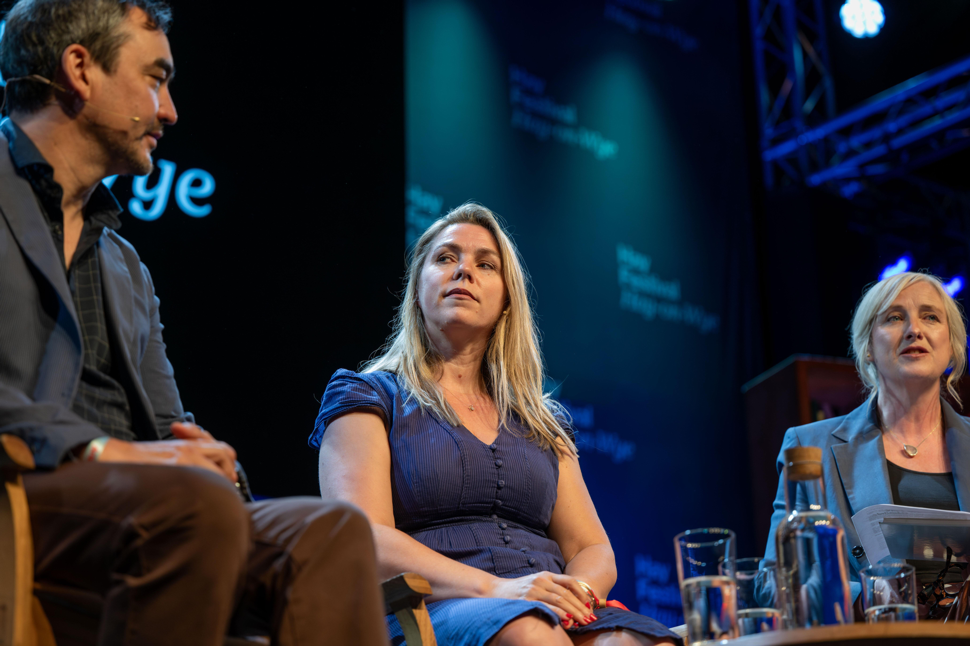 Sarah Wynn-Williams, autora de 'Los irresponsables' y exempleada de Facebook, en el Hay Festival, este domingo en Hay-on-Wye, Gales.