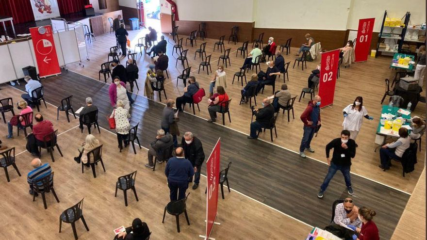 El punto de vacunación en el Museo Fallero de Gandia.