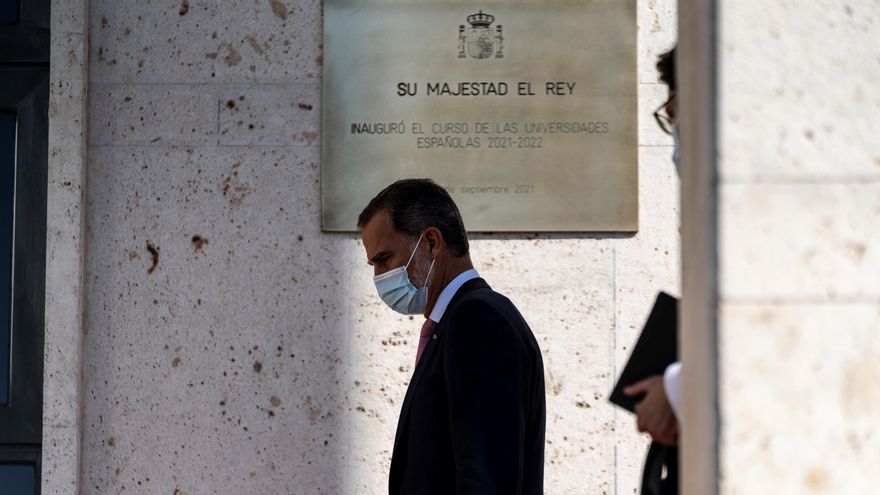 El rey Felipe VI a su llegada a la Universidad de Córdoba (UCO) donde ha inaugurado el curso académico 2021-2022 de las universidades españolas. EFE/Rafa Alcaide