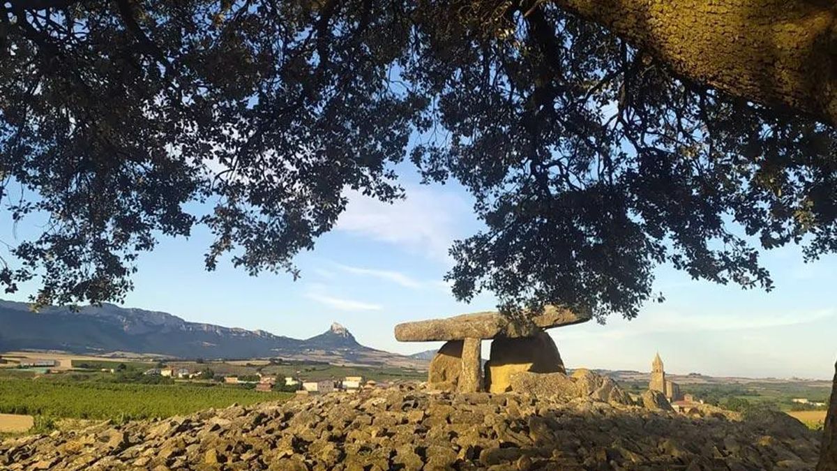 Dolmen de la Chabola de la Hechizera a las afueras de Laguardia