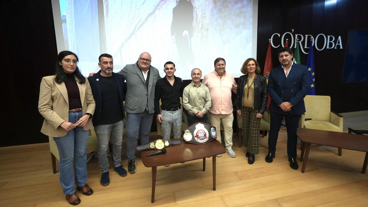 Presentación del paso a profesional de Rafa Lozano Jr.