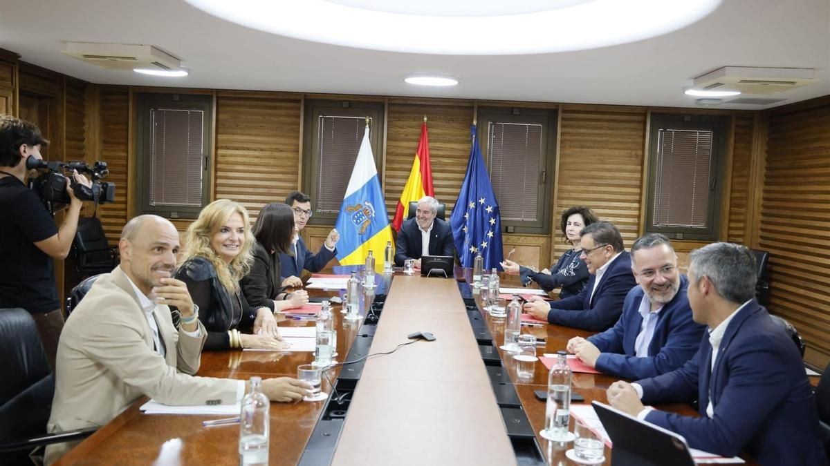 Canarias y Estado perfilan la "redacción exacta" de la propuesta para limitar la compra de vivienda a extranjeros