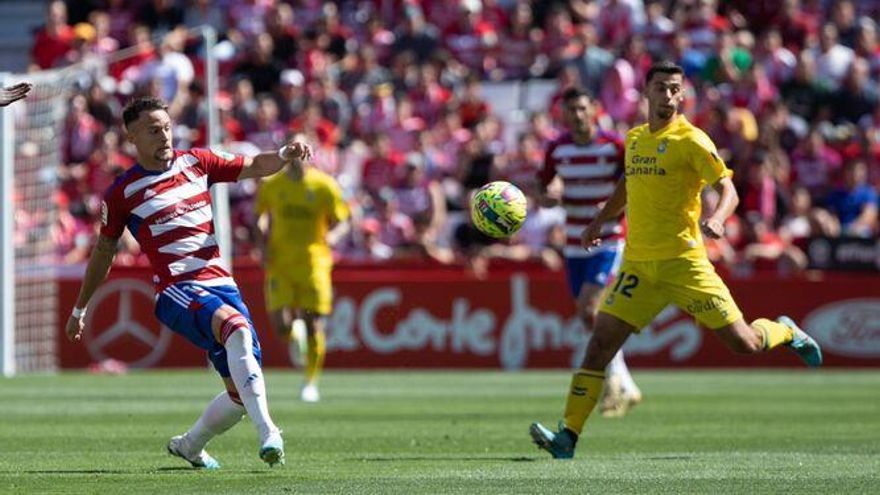 Las Palmas pierde su puesto de ascenso directo a costa del Granada
